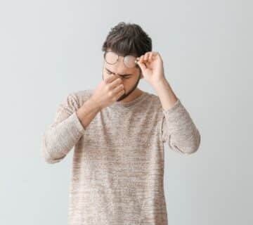 ما هي أعراض جفاف العين