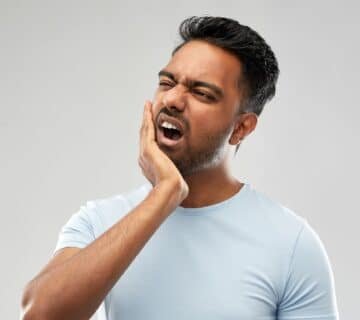 طقطقة الفك
